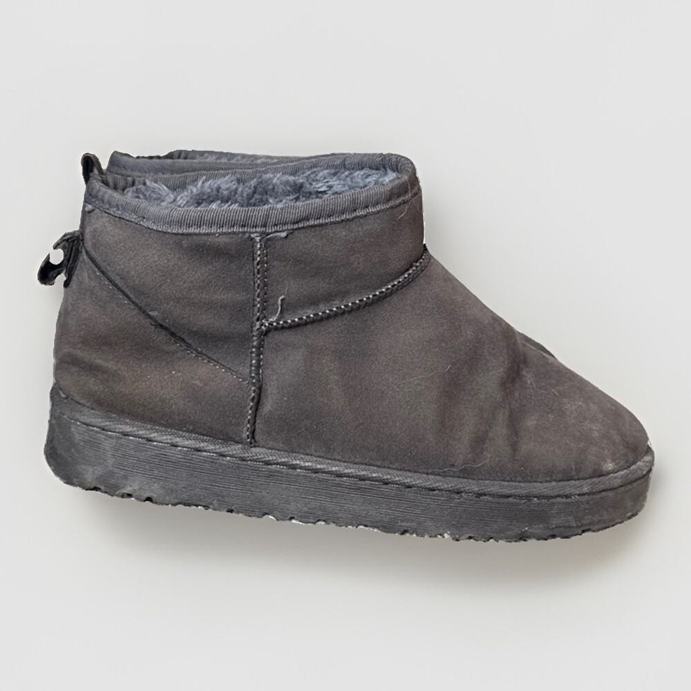 Unbranded uggs boots size 8